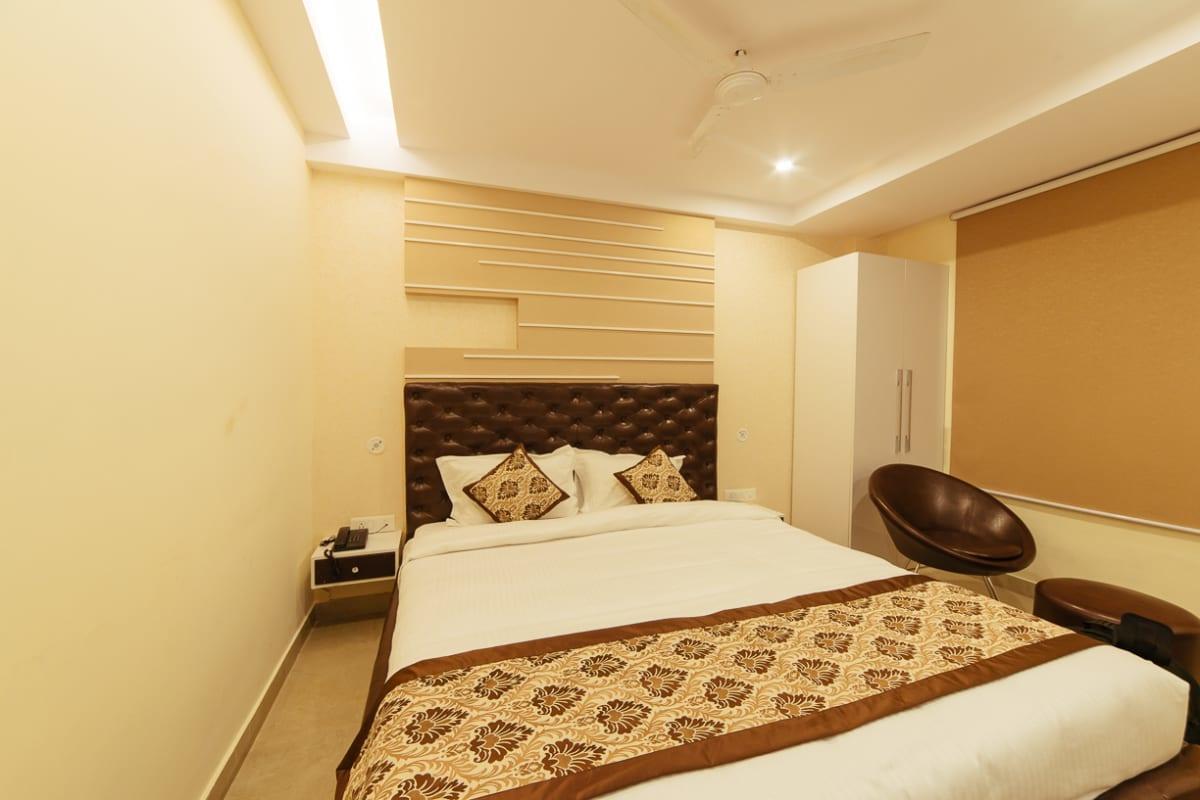 Radical Palace Hotel And Restaurant 러크나우 외부 사진