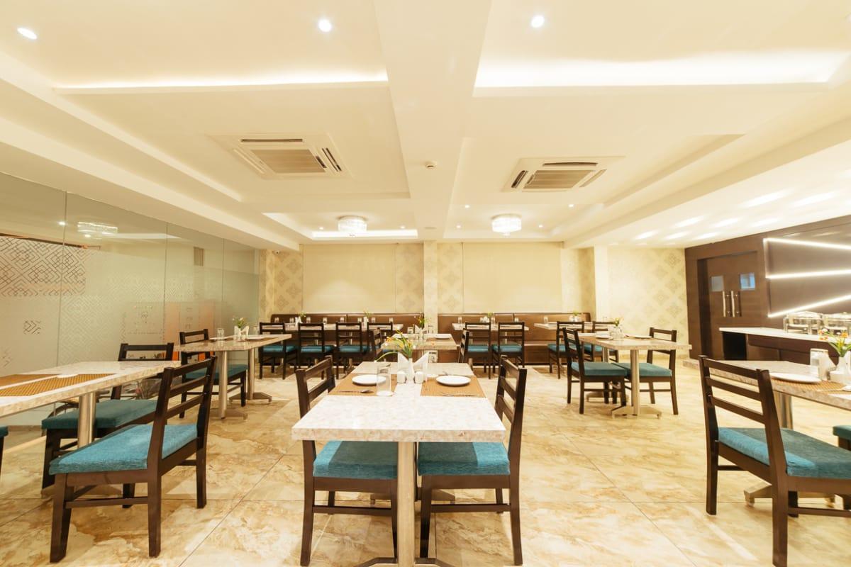 Radical Palace Hotel And Restaurant 러크나우 외부 사진