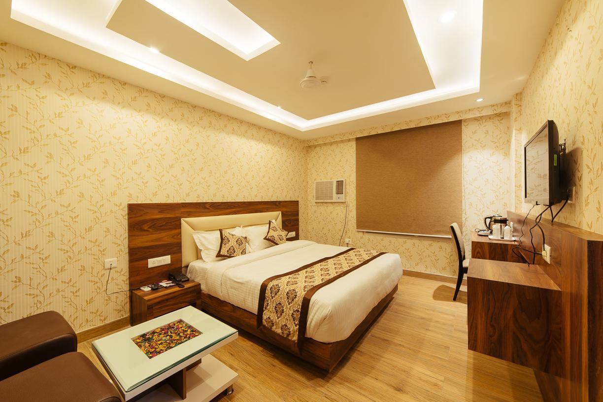 Radical Palace Hotel And Restaurant 러크나우 외부 사진
