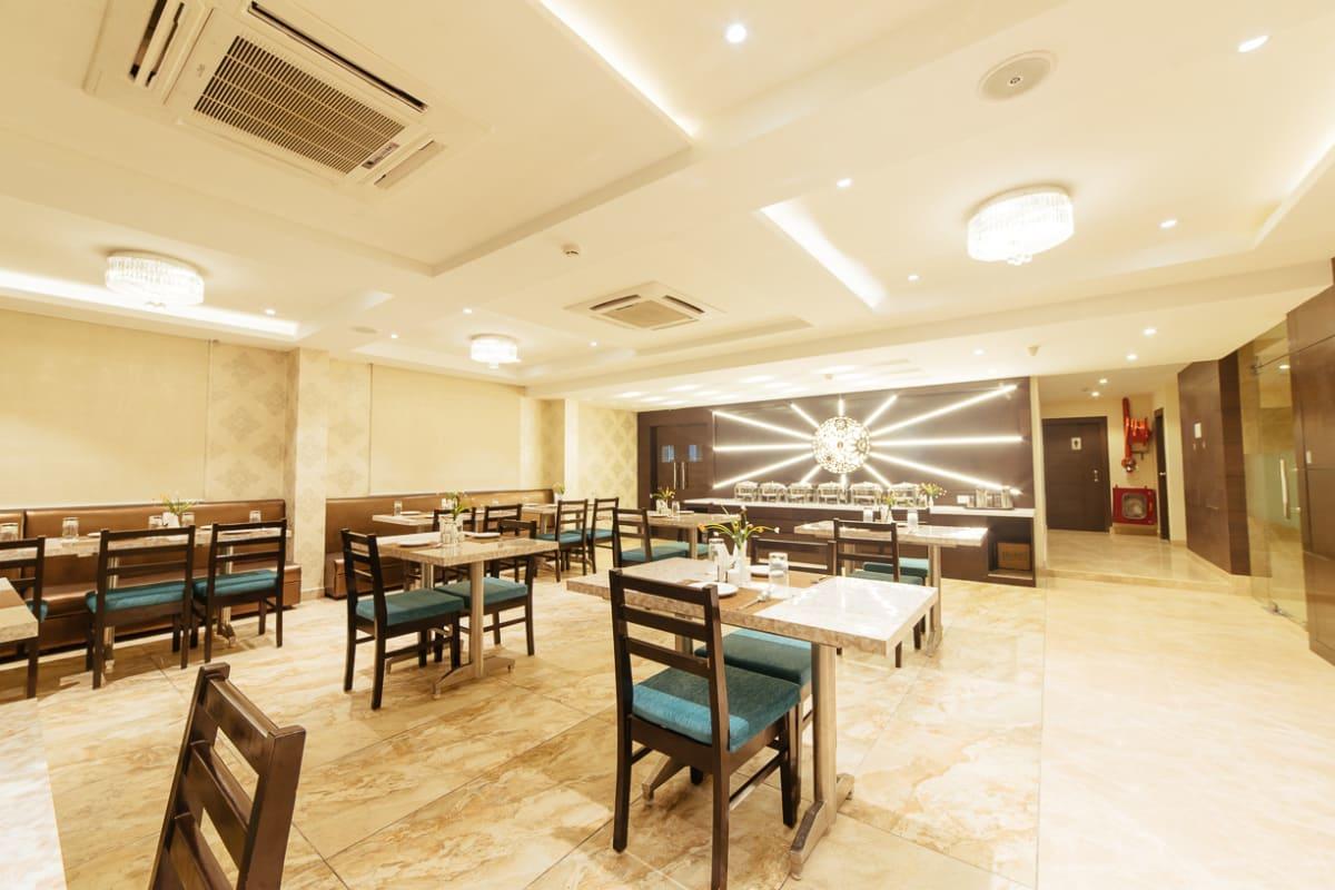 Radical Palace Hotel And Restaurant 러크나우 외부 사진